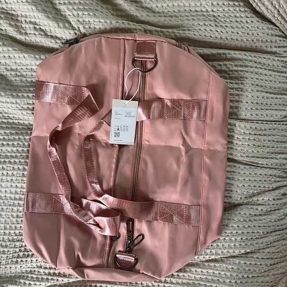 NWT Halara Zipper Duffel - Picture 2 of 6